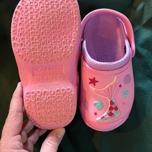 Mermaid slip on capelli (croc type) size 10